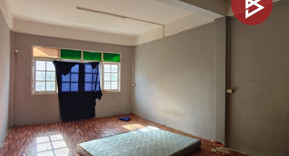 For rent そして for sale 3 ベッドルーム retail Space in Sam Phran, Nakhon Pathom