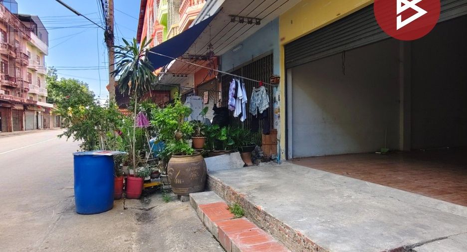 For rent そして for sale 3 ベッドルーム retail Space in Sam Phran, Nakhon Pathom