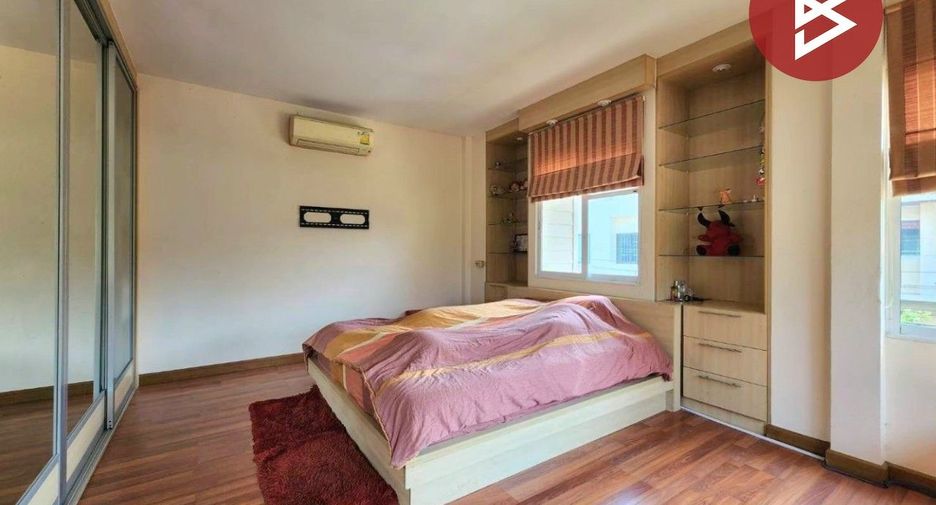 For sale 4 bedrooms house in Lat Krabang, Bangkok