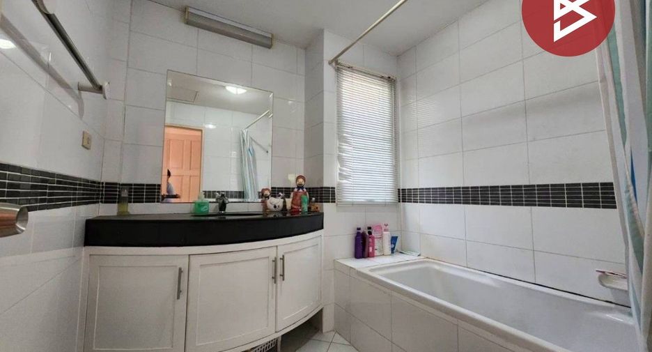 For sale 4 bedrooms house in Lat Krabang, Bangkok