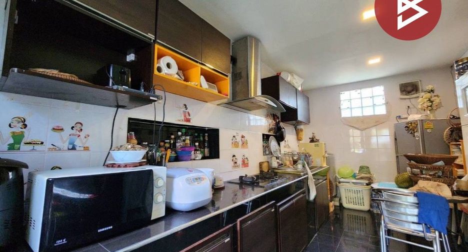 For sale 4 bedrooms house in Lat Krabang, Bangkok