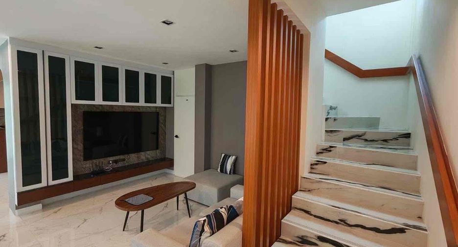 For rent 5 bedrooms villa in East Pattaya, Pattaya