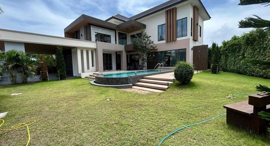 For rent 5 bedrooms villa in East Pattaya, Pattaya