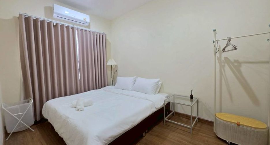 For rent 4 bedrooms townhouse in Mueang Chiang Mai, Chiang Mai