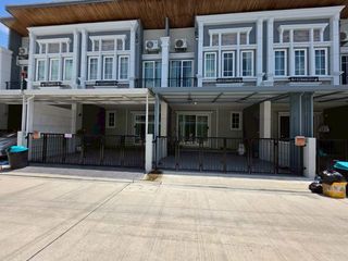 Casa adosada en alquiler de 4 habitaciones en Mueang Chiang Mai, Chiang Mai