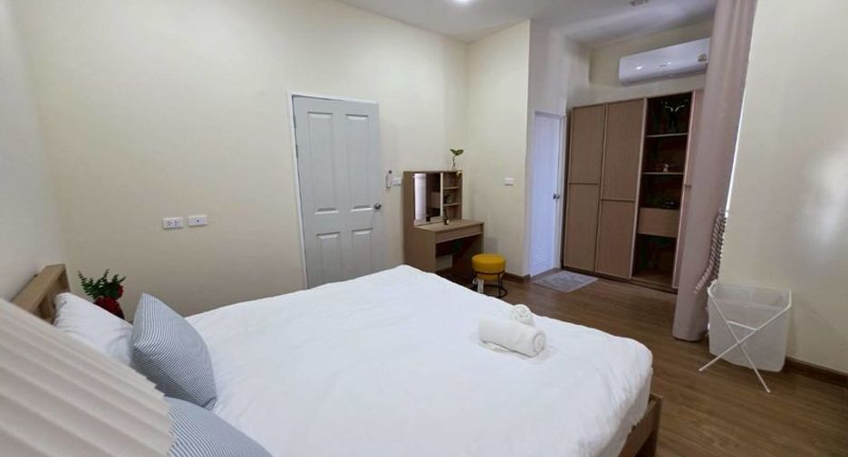 For rent 4 bedrooms townhouse in Mueang Chiang Mai, Chiang Mai