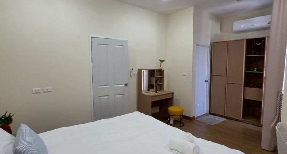For rent 4 bedrooms townhouse in Mueang Chiang Mai, Chiang Mai