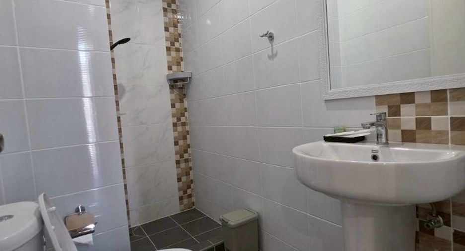 For rent 4 bedrooms townhouse in Mueang Chiang Mai, Chiang Mai