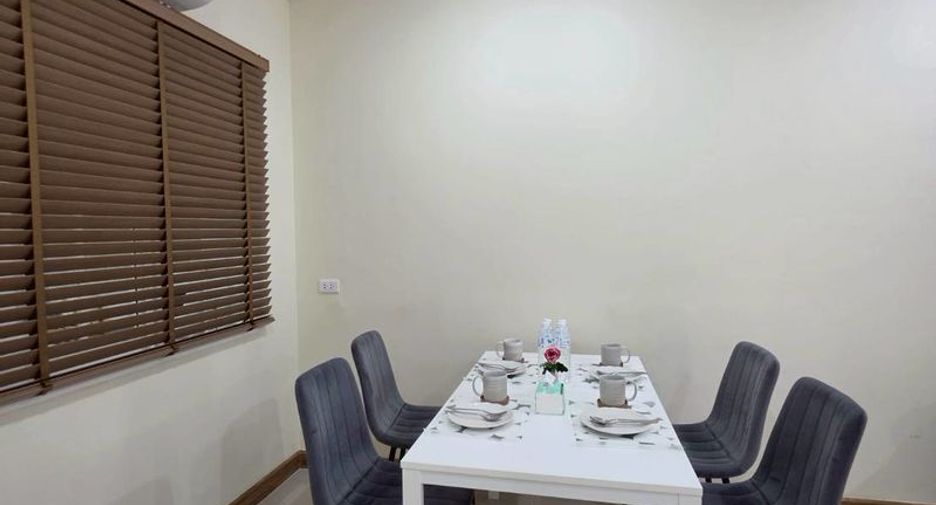 For rent 4 bedrooms townhouse in Mueang Chiang Mai, Chiang Mai