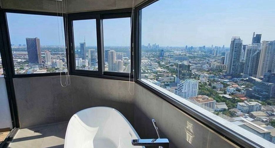 À louer et à vendre 3 chambres condo à Khlong Toei, Bangkok