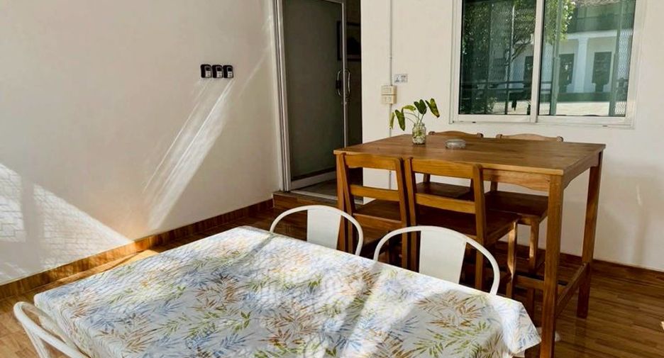 For rent 3 bedrooms townhouse in Mueang Chiang Mai, Chiang Mai