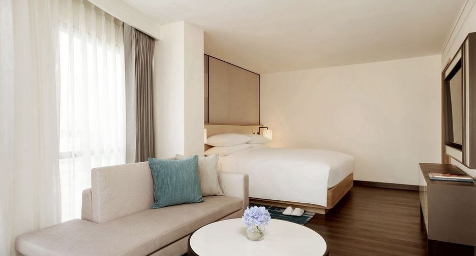 For rent 3 bedrooms condo in Khlong Toei, Bangkok