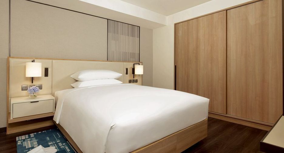 For rent 3 bedrooms condo in Khlong Toei, Bangkok