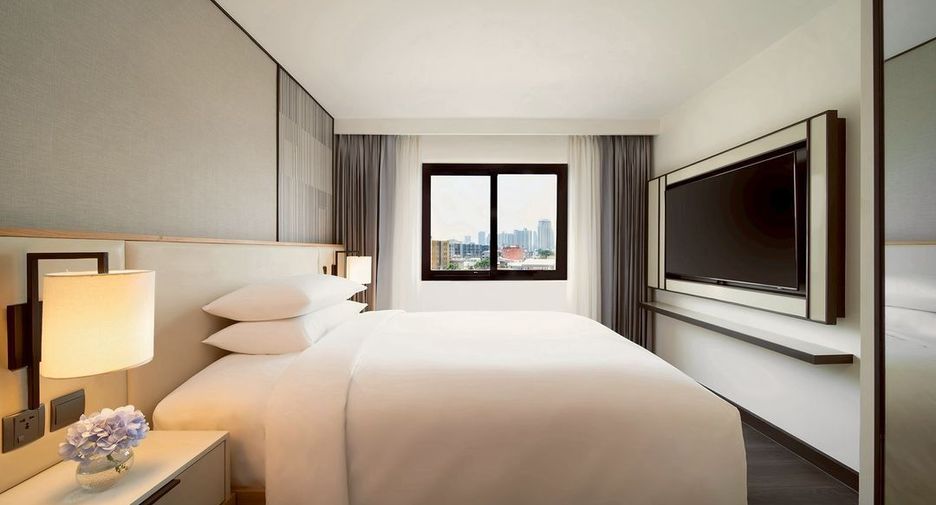 For rent 3 bedrooms condo in Khlong Toei, Bangkok