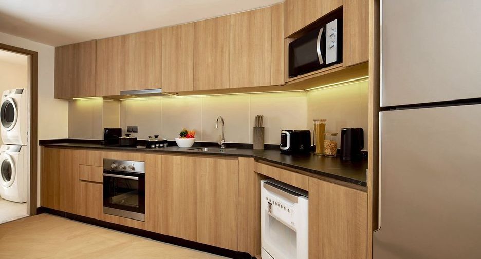 For rent 3 bedrooms condo in Khlong Toei, Bangkok