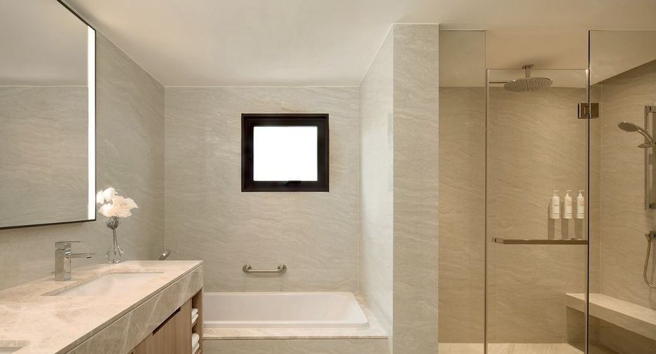 For rent 3 bedrooms condo in Khlong Toei, Bangkok