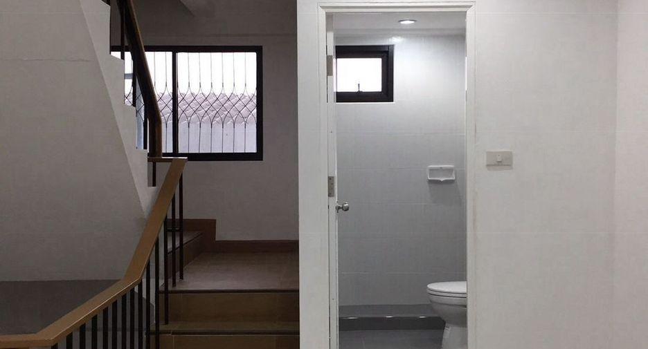 For rent 3 ベッドルーム retail Space in Suan Luang, Bangkok