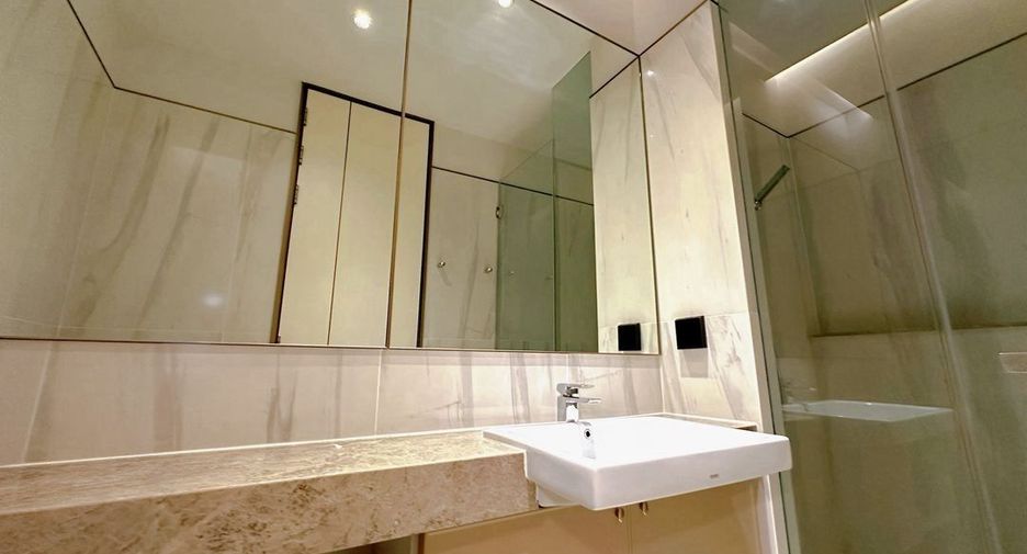 Condo en alquiler de 3 habitaciones en Khlong Toei, Bangkok