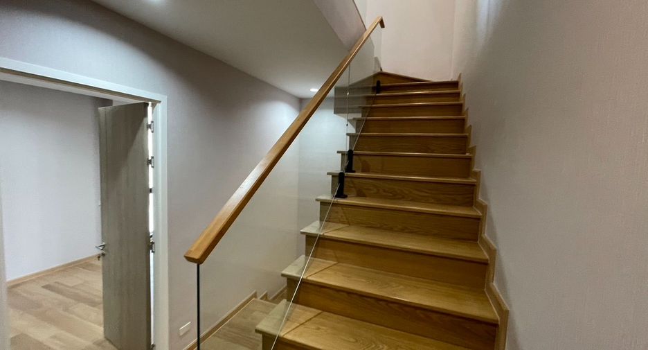 Reihenhaus zur Miete mit 3 Zimmer in Watthana, Bangkok