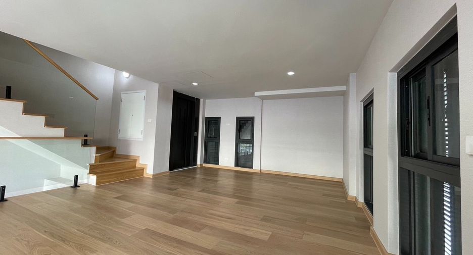 Reihenhaus zur Miete mit 3 Zimmer in Watthana, Bangkok
