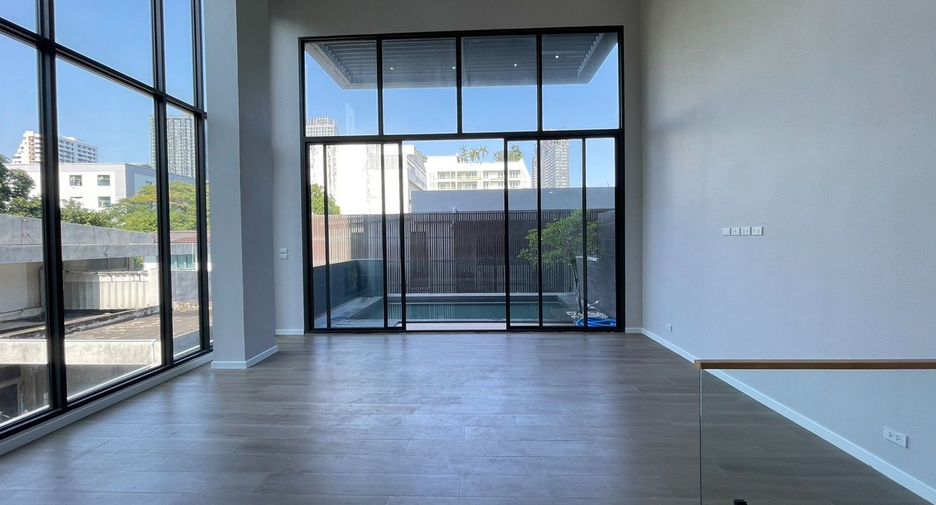 Reihenhaus zur Miete mit 3 Zimmer in Watthana, Bangkok