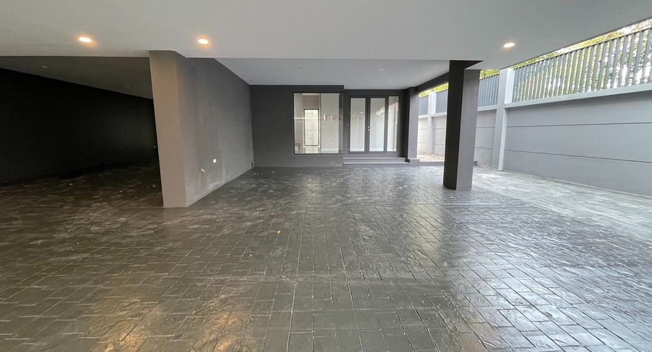 Reihenhaus zur Miete mit 3 Zimmer in Watthana, Bangkok