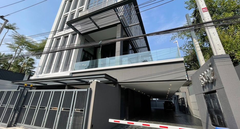 Reihenhaus zur Miete mit 3 Zimmer in Watthana, Bangkok
