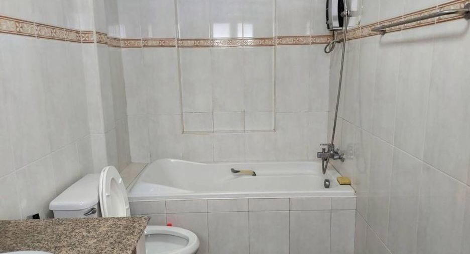 Casa en alquiler y en venta de 3 habitaciones en Si Racha, Chonburi