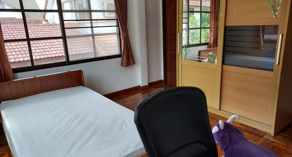 Casa en alquiler y en venta de 3 habitaciones en Si Racha, Chonburi