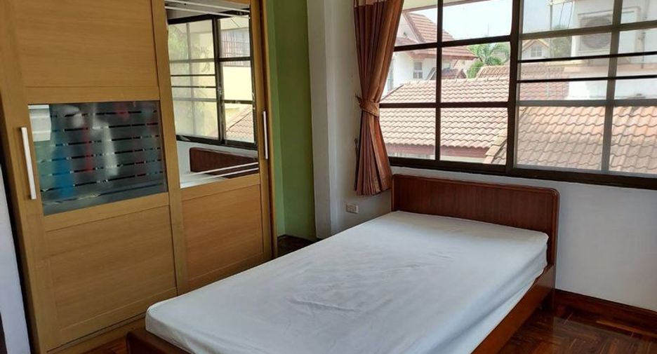 Casa en alquiler y en venta de 3 habitaciones en Si Racha, Chonburi