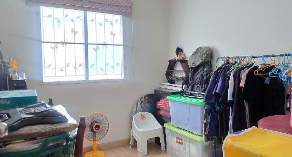 For sale 3 bedrooms townhouse in Mueang Samut Prakan, Samut Prakan