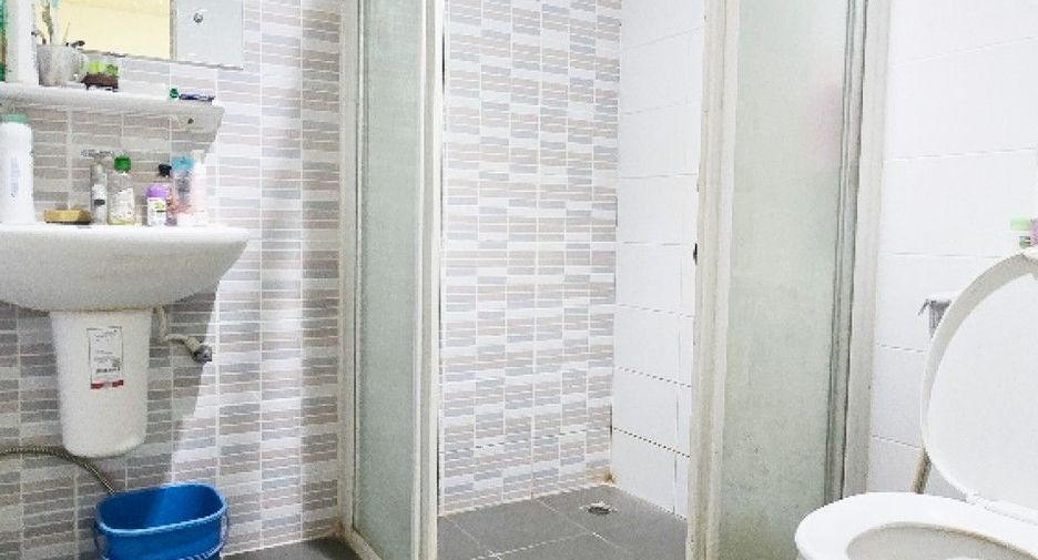 For sale 3 bedrooms townhouse in Mueang Samut Prakan, Samut Prakan