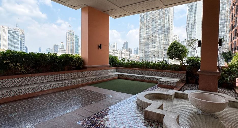For sale 1 bed condo in Khlong Toei, Bangkok