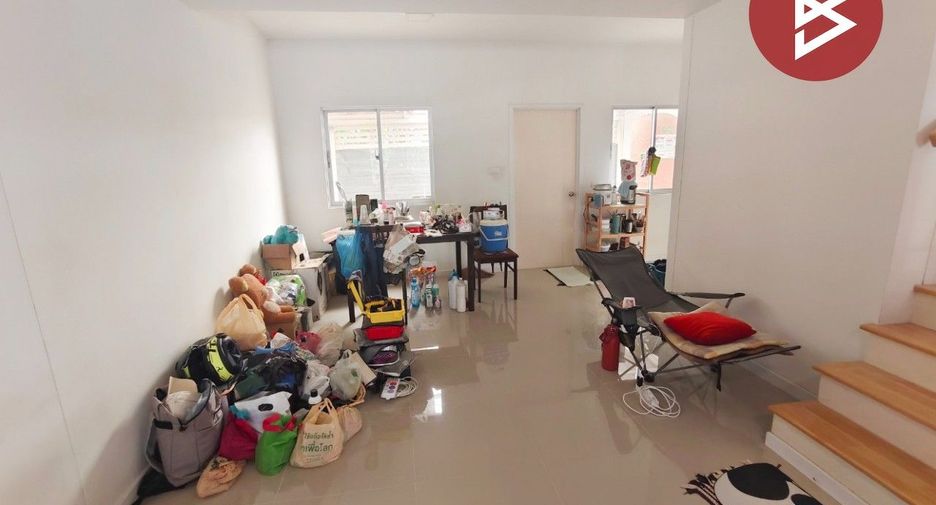 Casa adosada en venta de 3 habitaciones en Krathum Baen, Samut Sakhon
