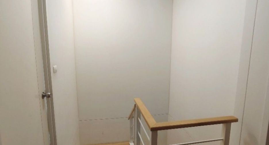 Casa adosada en venta de 3 habitaciones en Krathum Baen, Samut Sakhon