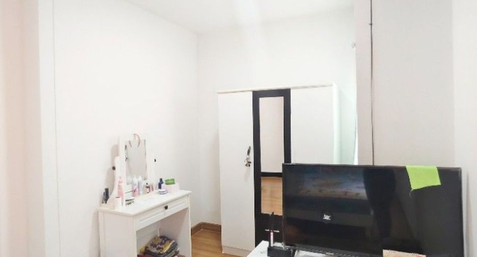 Casa adosada en venta de 3 habitaciones en Krathum Baen, Samut Sakhon