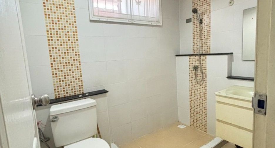 Casa adosada en venta de 3 habitaciones en Mueang Samut Sakhon, Samut Sakhon