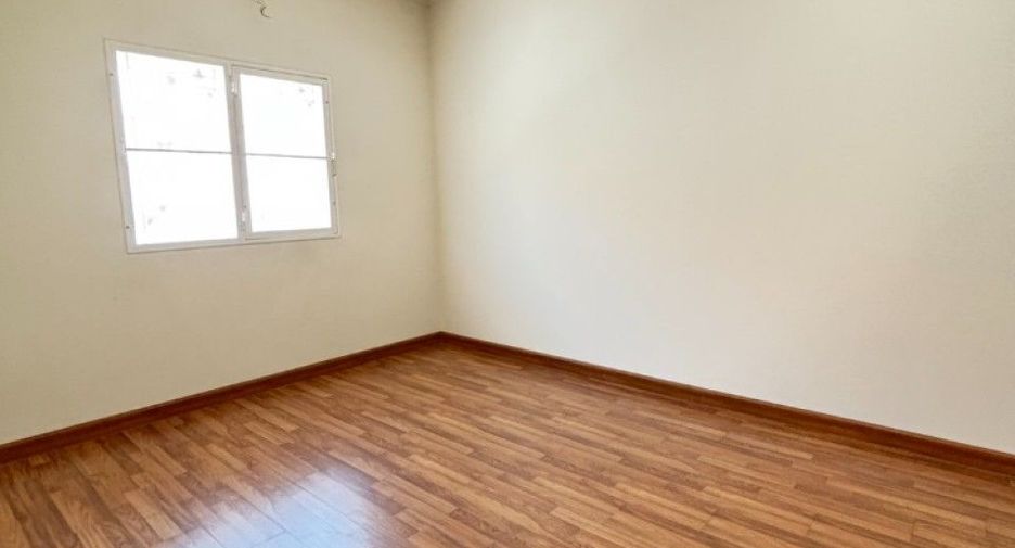 Casa adosada en venta de 3 habitaciones en Mueang Samut Sakhon, Samut Sakhon
