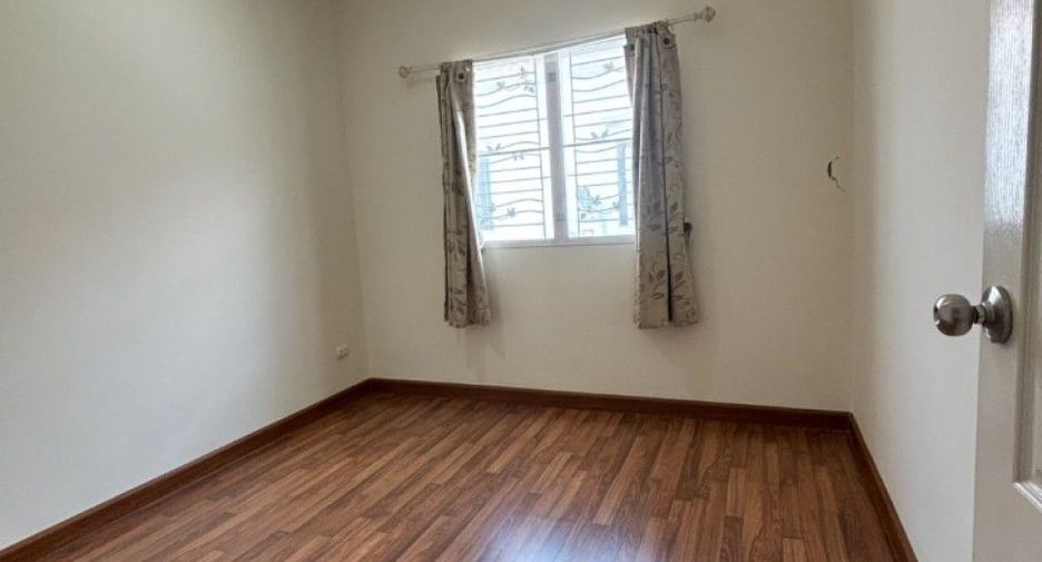 Casa adosada en venta de 3 habitaciones en Mueang Samut Sakhon, Samut Sakhon