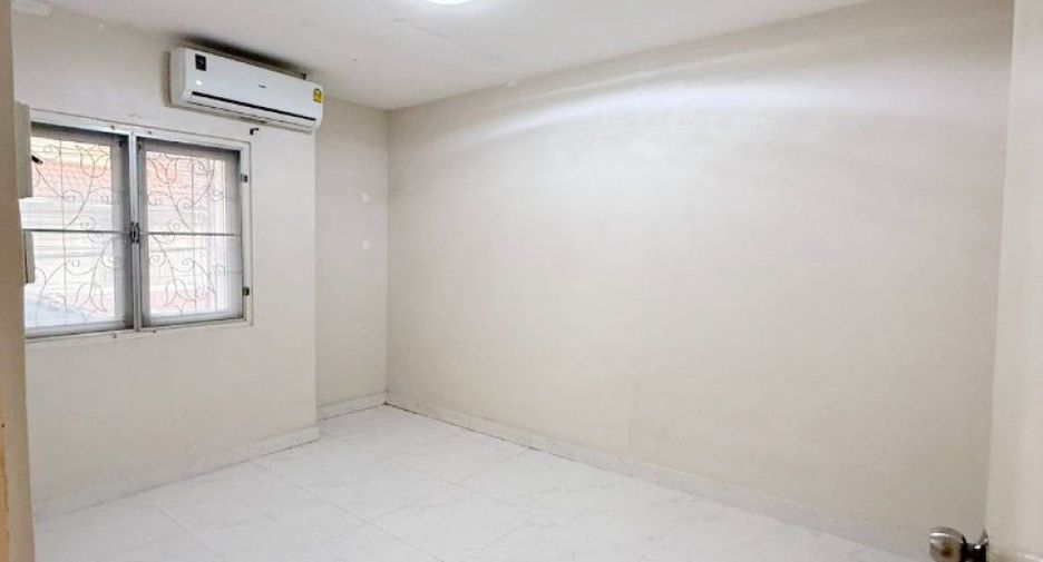 For sale 3 bedrooms townhouse in Khlong Luang, Pathum Thani