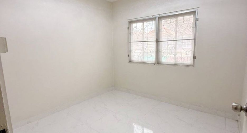 For sale 3 bedrooms townhouse in Khlong Luang, Pathum Thani