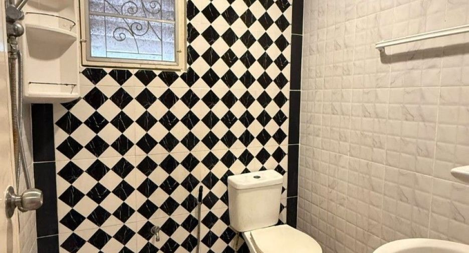 For sale 3 bedrooms townhouse in Khlong Luang, Pathum Thani