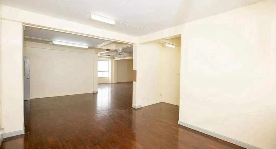For rent office in Khlong Toei, Bangkok