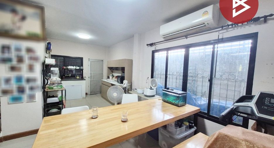 Casa adosada en venta de 3 habitaciones en Mueang Samut Sakhon, Samut Sakhon
