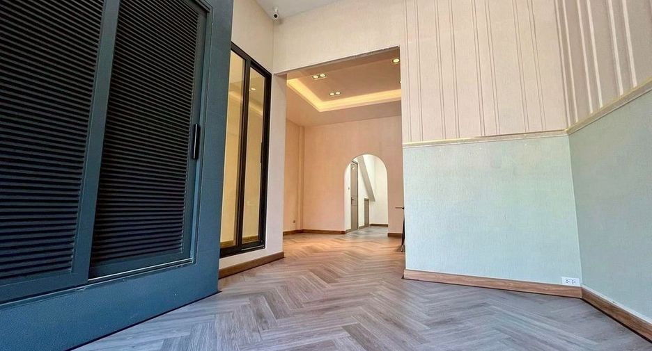 For sale 3 ベッドルーム office in Don Mueang, Bangkok