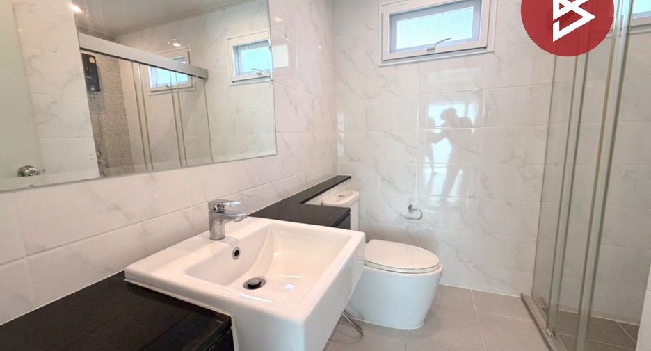 Haus zum Kauf mit 4 Zimmer in Nong Khaem, Bangkok