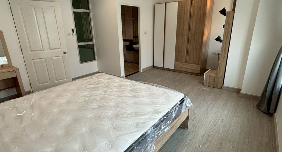 For rent 3 bedrooms townhouse in Mueang Samut Prakan, Samut Prakan