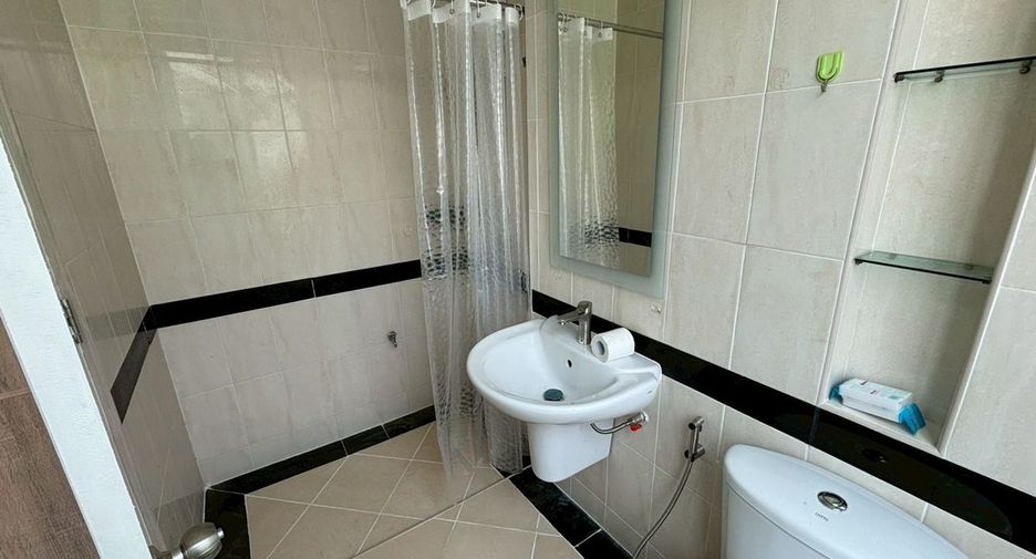 For rent 3 bedrooms townhouse in Mueang Samut Prakan, Samut Prakan