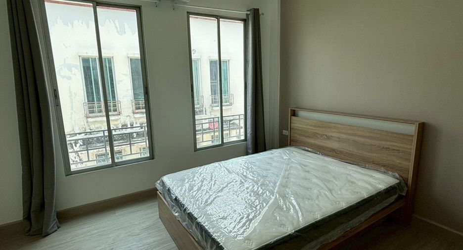 For rent 3 bedrooms townhouse in Mueang Samut Prakan, Samut Prakan