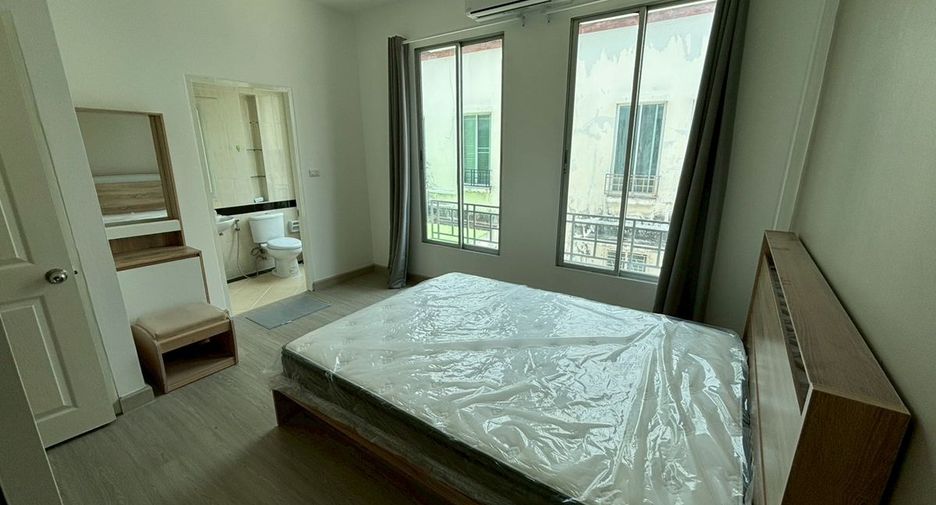 For rent 3 bedrooms townhouse in Mueang Samut Prakan, Samut Prakan